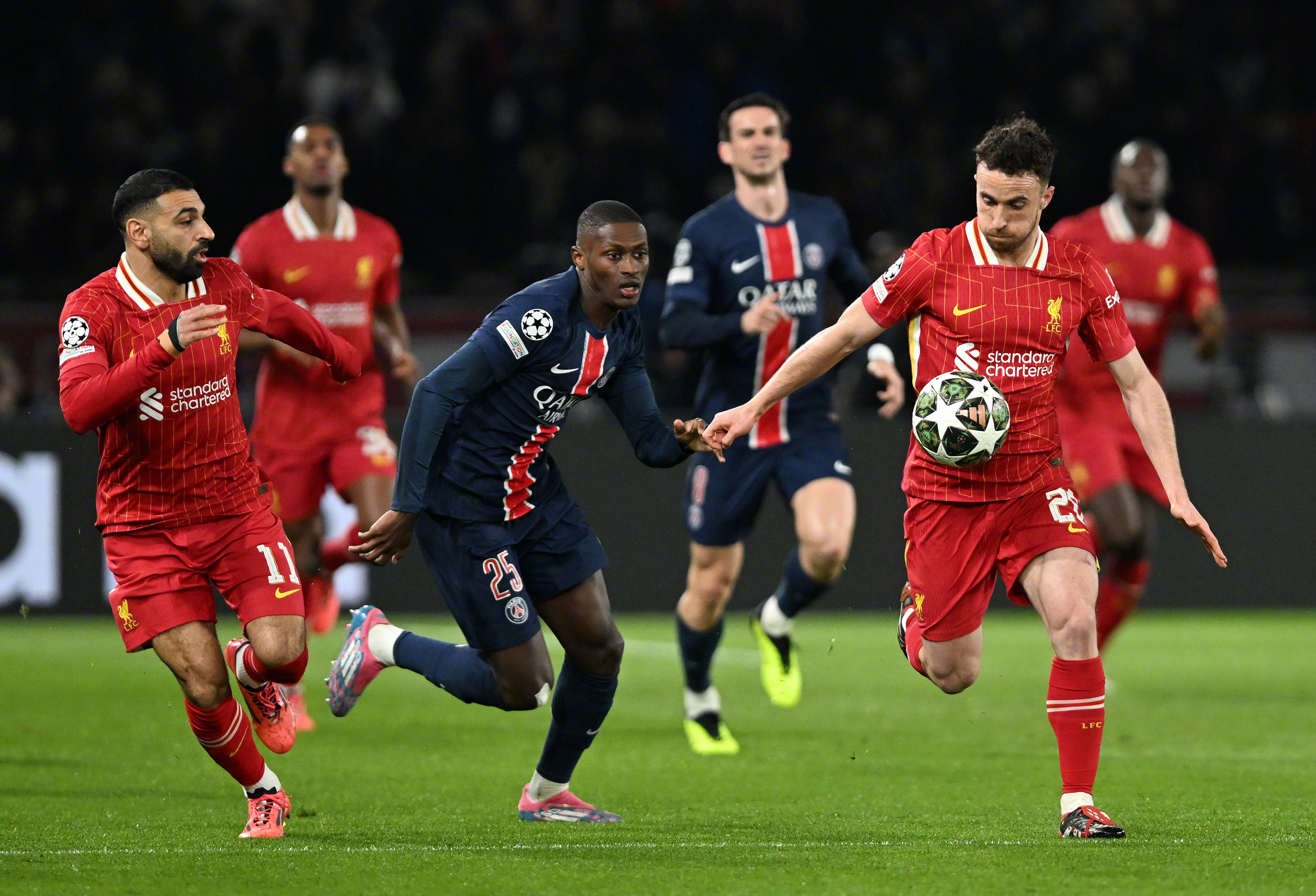 关于今晚意甲焦点战；巴黎圣日耳曼造点机会；质疑声仍在；控场能力受关注的信息