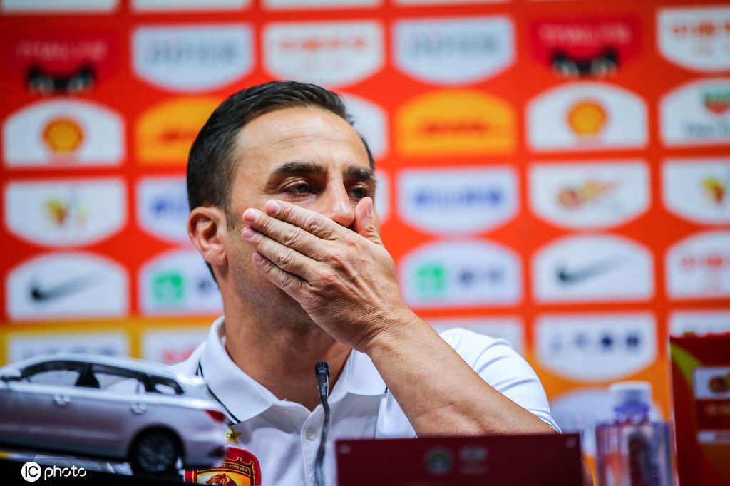 今晚体能课后，本菲卡单刀错失备战亚冠，质疑声仍在，年轻球员得到机会的简单介绍