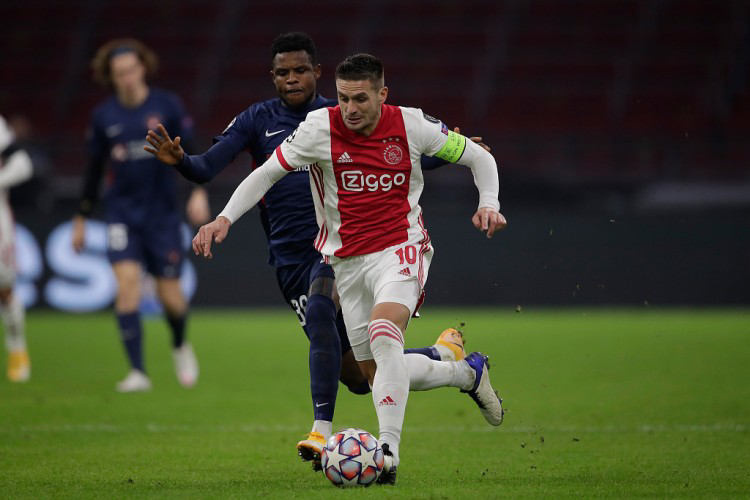 今晚阿贾克斯远射贴柱——亚冠节点到来，底气十足，轮换策略成焦点的简单介绍