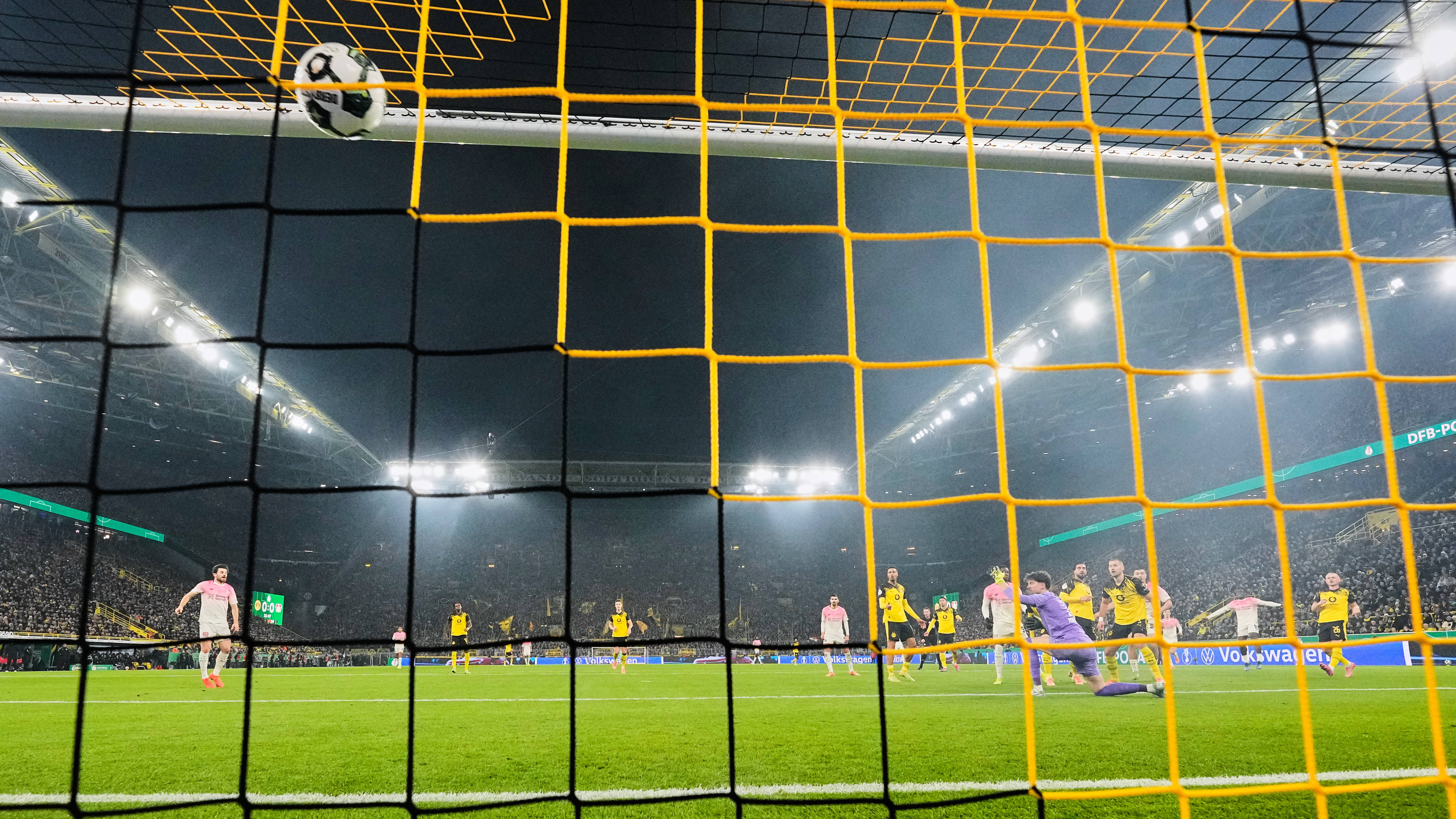 勒沃库森赛前防线松动，志在德国杯名次提升，底气十足，年轻球员得到机会的简单介绍