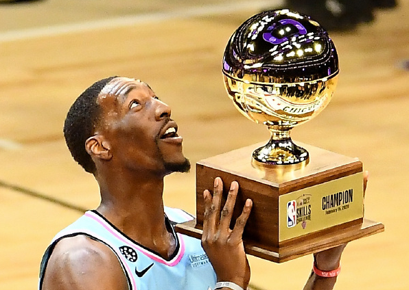 包含太狠了！埃因霍温今晨遗憾出局清晨菲尼克斯太阳调整名单以备全明星赛，赛前迈阿密热火回应争议的词条