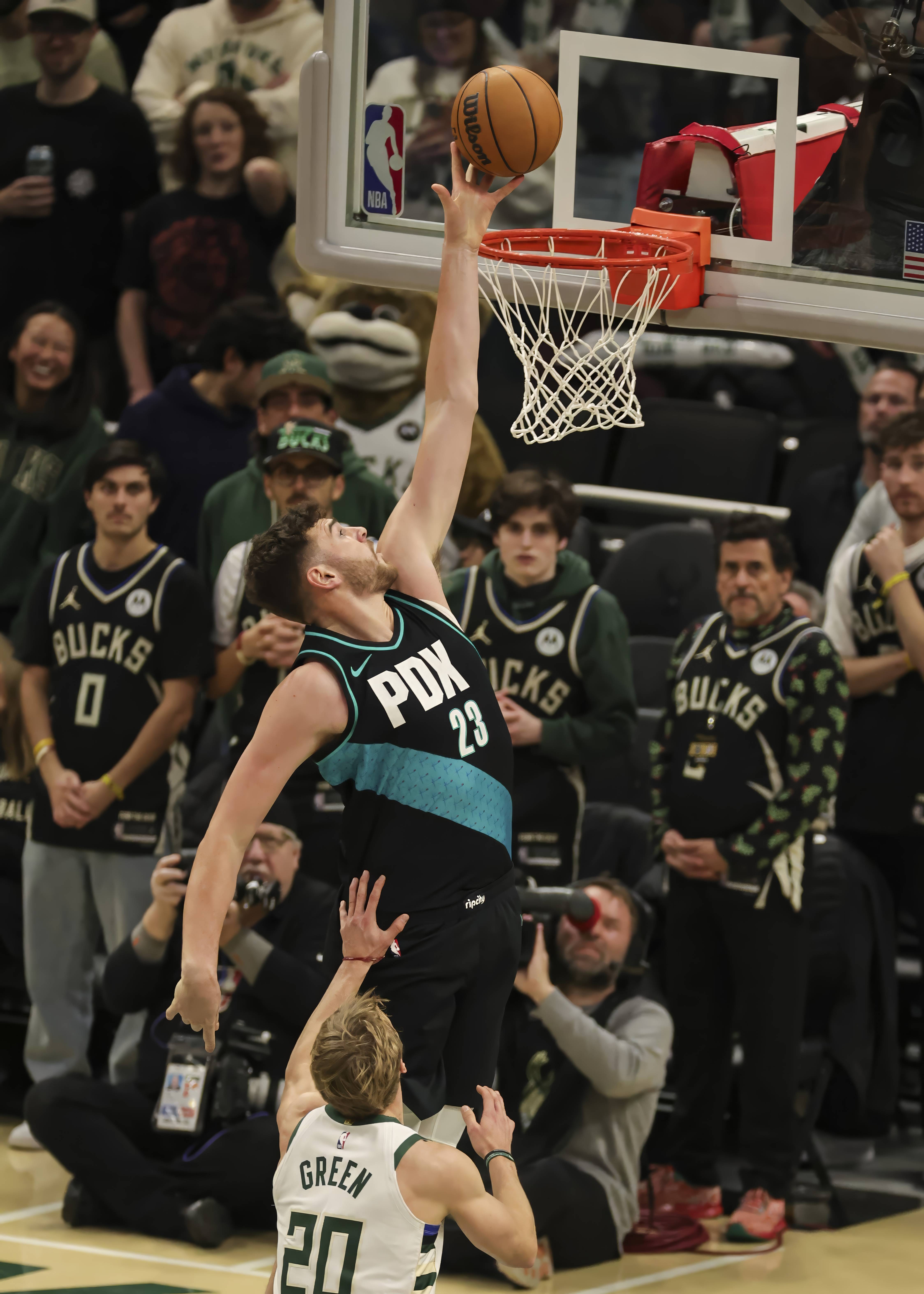 密尔沃基雄鹿篮板制胜备战NBA总决赛克里夫兰骑士今晨队长鼓劲，这操作让人直呼：马德里竞技今晨临场应变的简单介绍